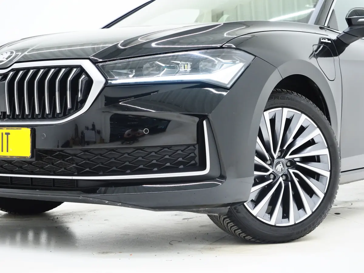 1.5 TSI PHEV Laurin & Klement | Leder | Massage | HUD | Canton | Camera | Sfeerlicht | Memory | Keyless