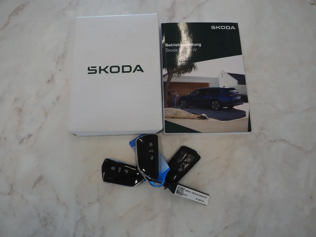 1.5 TSI PHEV Laurin & Klement | Leder | Massage | HUD | Canton | Camera | Sfeerlicht | Memory | Keyless