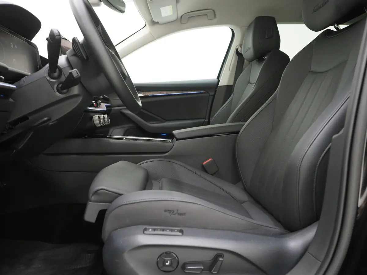 1.5 TSI PHEV Laurin & Klement | Leder | Massage | HUD | Canton | Camera | Sfeerlicht | Memory | Keyless