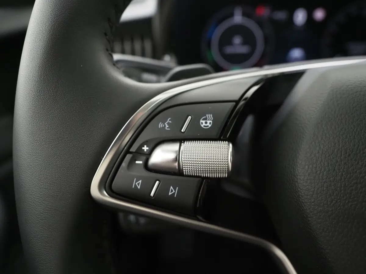 1.5 TSI PHEV Laurin & Klement | Leder | Massage | HUD | Canton | Camera | Sfeerlicht | Memory | Keyless