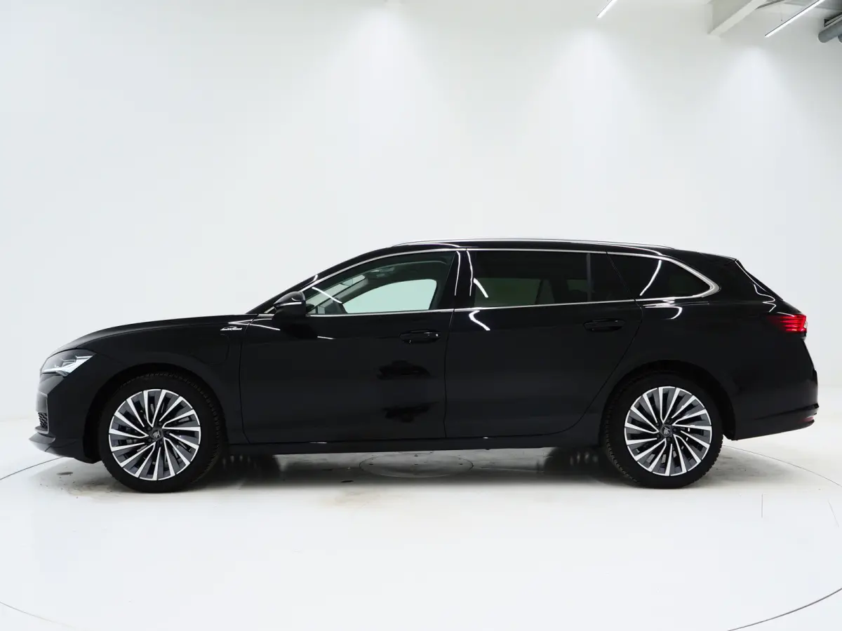 1.5 TSI PHEV Laurin & Klement | Leder | Massage | HUD | Canton | Camera | Sfeerlicht | Memory | Keyless