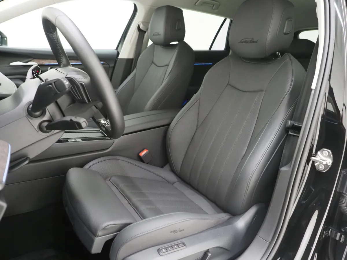 1.5 TSI PHEV Laurin & Klement | Leder | Massage | HUD | Canton | Camera | Sfeerlicht | Memory | Keyless