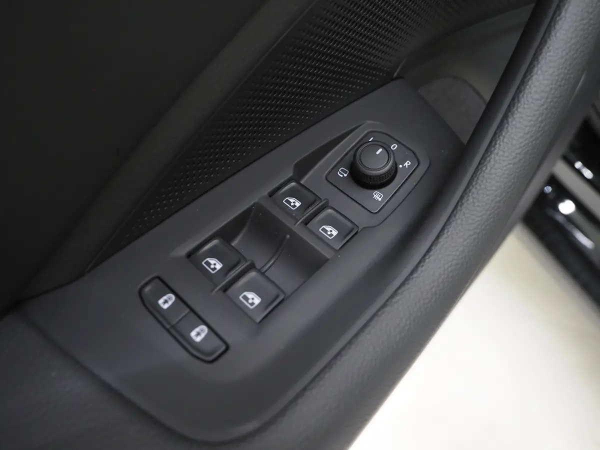 1.5 TSI PHEV Laurin & Klement | Leder | Massage | HUD | Canton | Camera | Sfeerlicht | Memory | Keyless