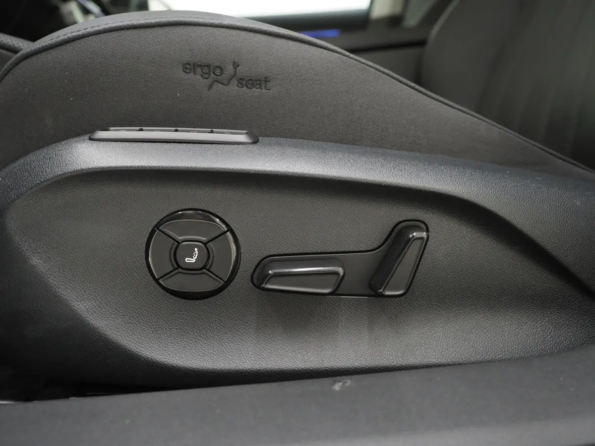 1.5 TSI PHEV Laurin & Klement | Leder | Massage | HUD | Canton | Camera | Sfeerlicht | Memory | Keyless