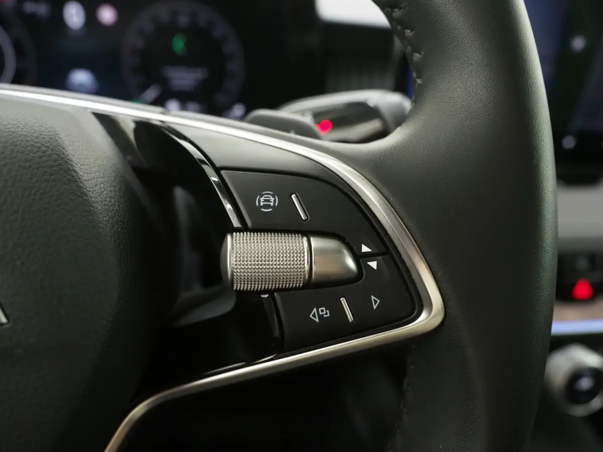 1.5 TSI PHEV Laurin & Klement | Leder | Massage | HUD | Canton | Camera | Sfeerlicht | Memory | Keyless