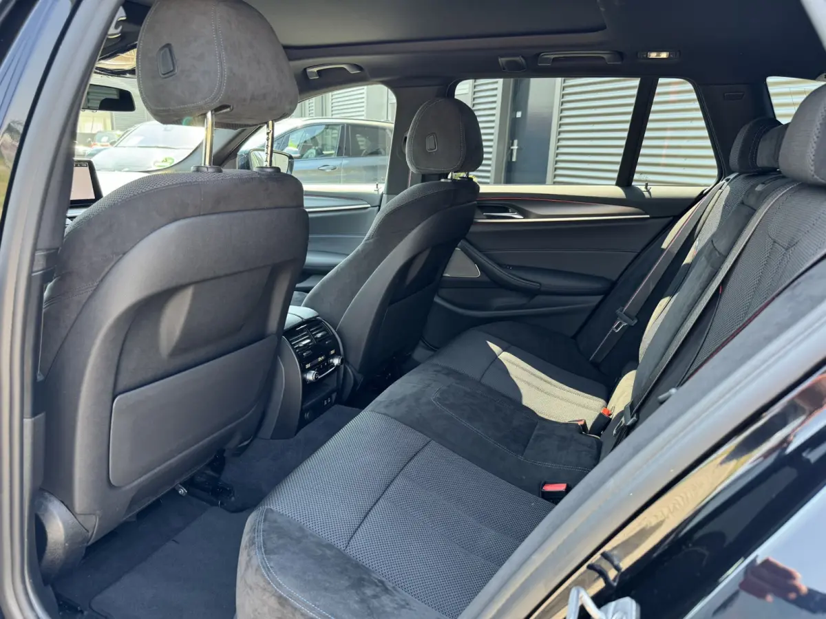 530e High Executive M Sport Panoramadak Trekhaak Harman-Kardon Carplay 19 inch Laser Licht Keyless Entry Head-Up Display SOH 91%