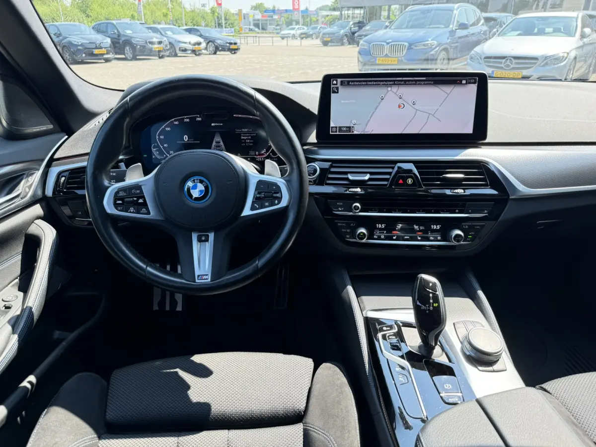 530e High Executive M Sport Panoramadak Trekhaak Harman-Kardon Carplay 19 inch Laser Licht Keyless Entry Head-Up Display SOH 91%