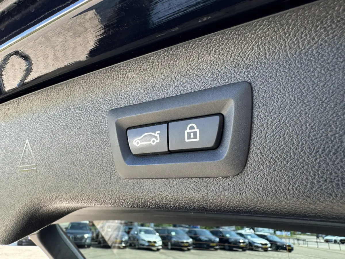 530e High Executive M Sport Panoramadak Trekhaak Harman-Kardon Carplay 19 inch Laser Licht Keyless Entry Head-Up Display SOH 91%