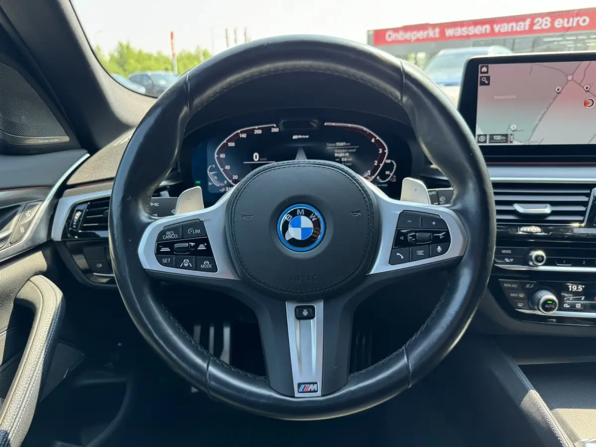 530e High Executive M Sport Panoramadak Trekhaak Harman-Kardon Carplay 19 inch Laser Licht Keyless Entry Head-Up Display SOH 91%