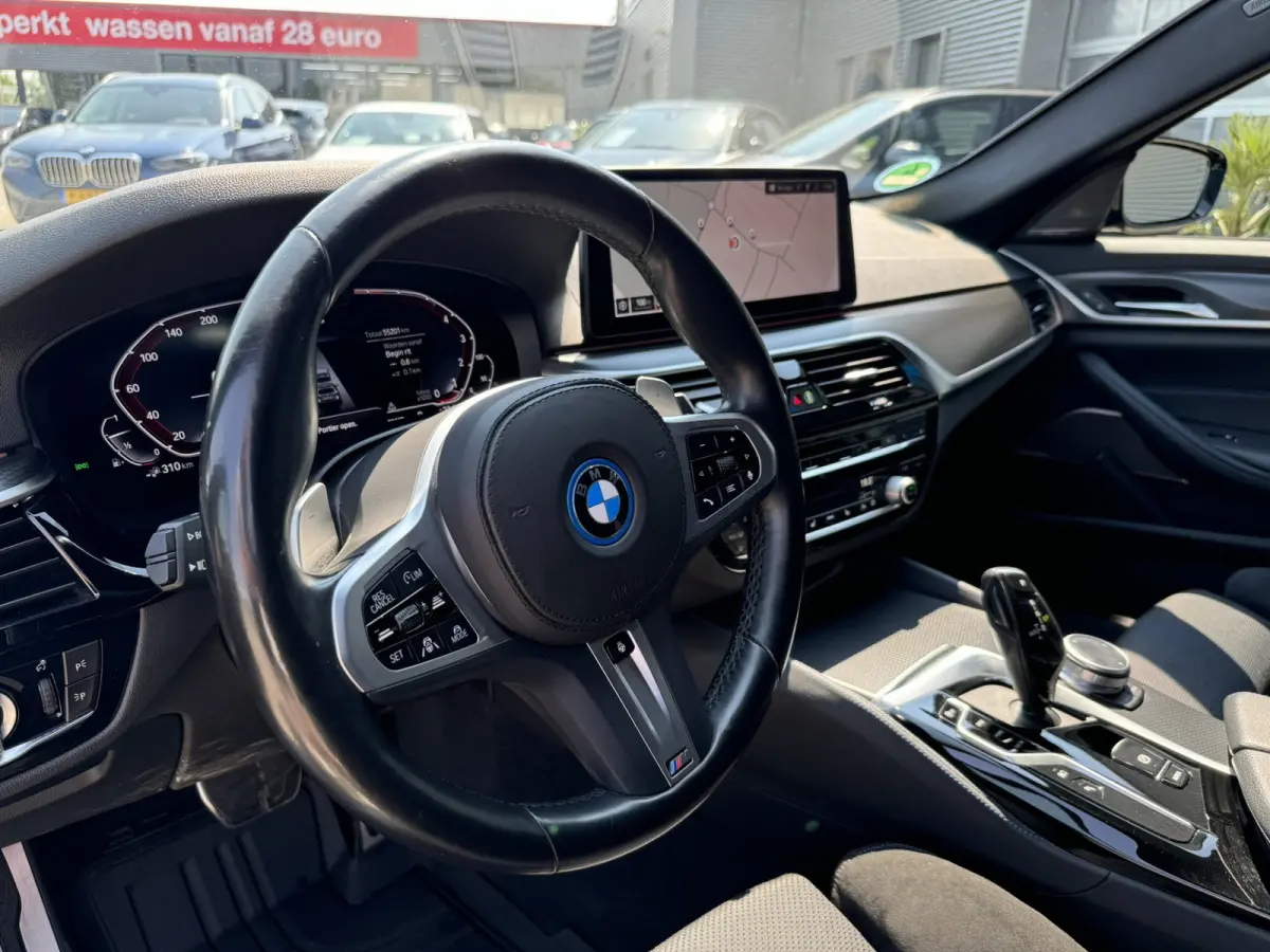 530e High Executive M Sport Panoramadak Trekhaak Harman-Kardon Carplay 19 inch Laser Licht Keyless Entry Head-Up Display SOH 91%