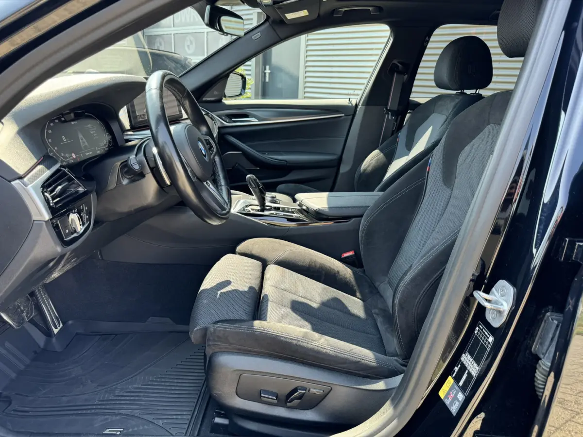 530e High Executive M Sport Panoramadak Trekhaak Harman-Kardon Carplay 19 inch Laser Licht Keyless Entry Head-Up Display SOH 91%