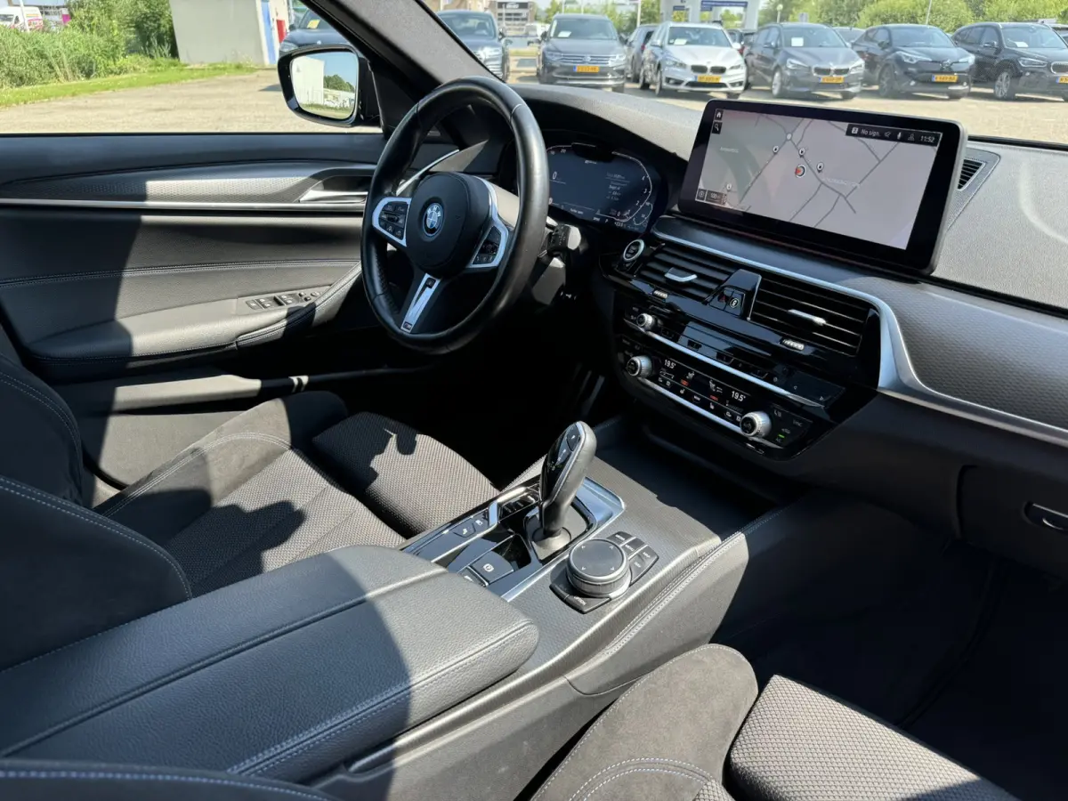 530e High Executive M Sport Panoramadak Trekhaak Harman-Kardon Carplay 19 inch Laser Licht Keyless Entry Head-Up Display SOH 91%