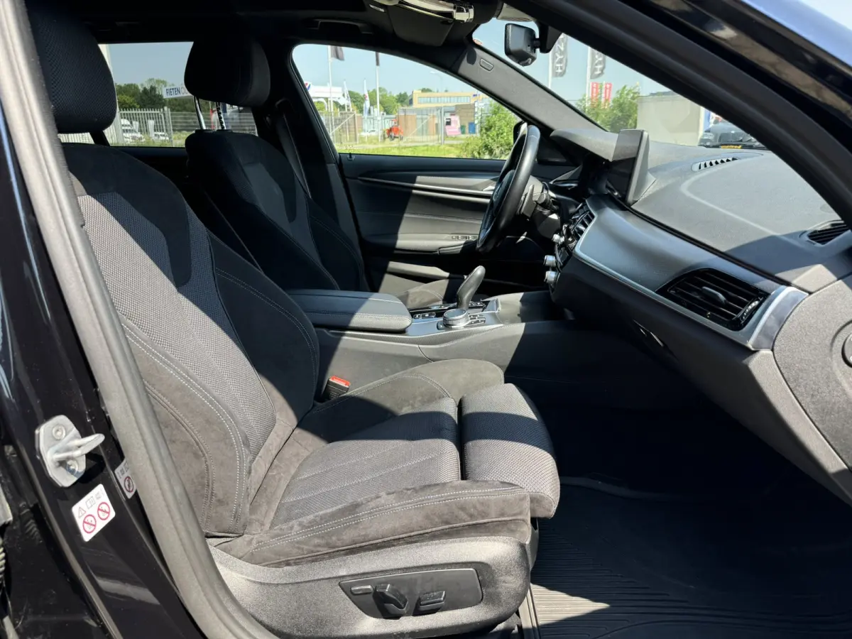 530e High Executive M Sport Panoramadak Trekhaak Harman-Kardon Carplay 19 inch Laser Licht Keyless Entry Head-Up Display SOH 91%