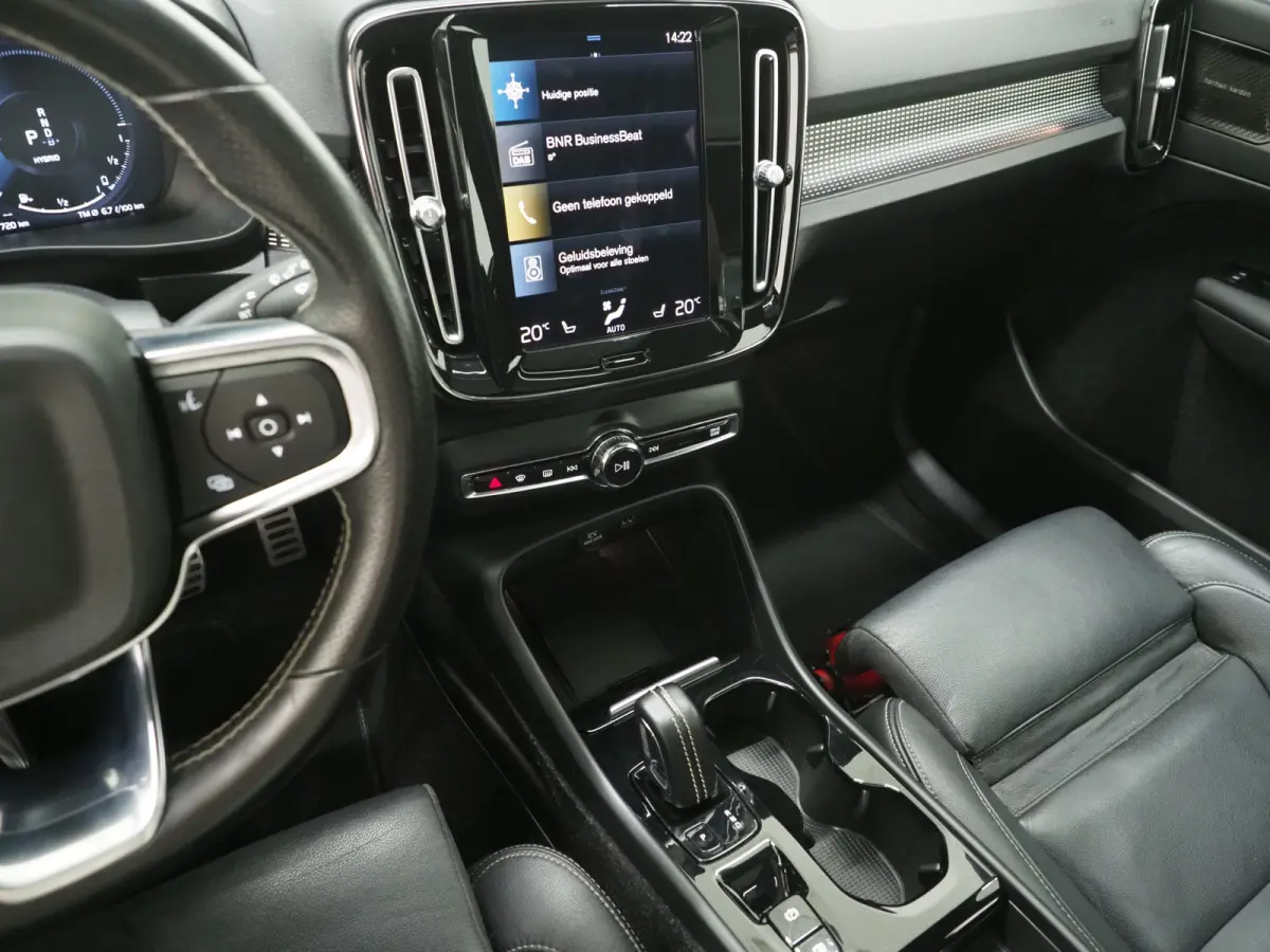 1.5 T5 R-Design | Panoramadak | Leder | Trekhaak | Harman/Kardon | Keyless | Camera | Carplay