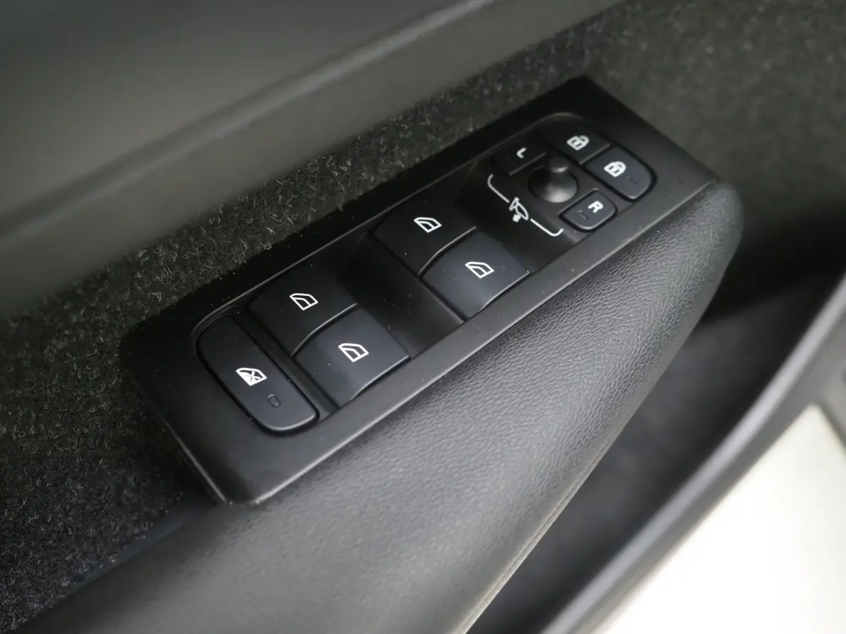 1.5 T5 R-Design | Panoramadak | Leder | Trekhaak | Harman/Kardon | Keyless | Camera | Carplay