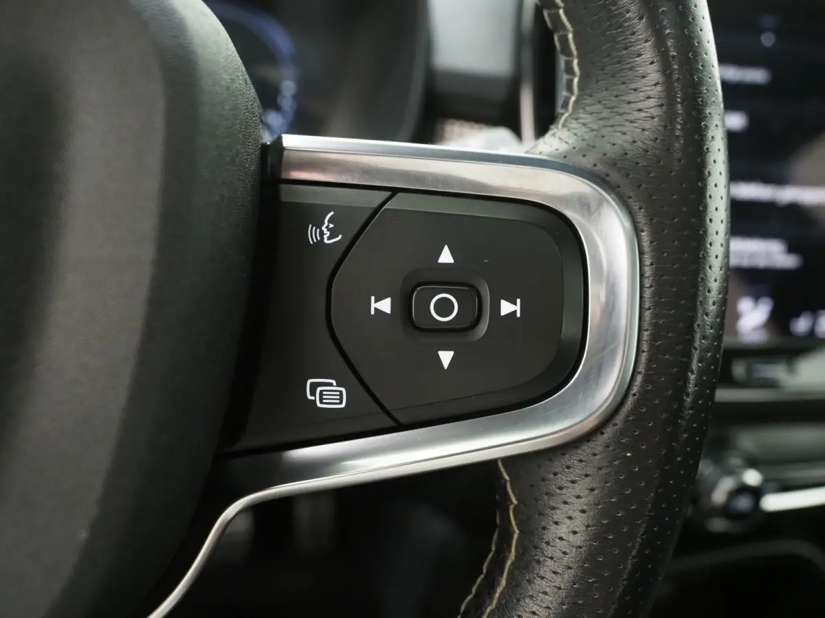 1.5 T5 R-Design | Panoramadak | Leder | Trekhaak | Harman/Kardon | Keyless | Camera | Carplay