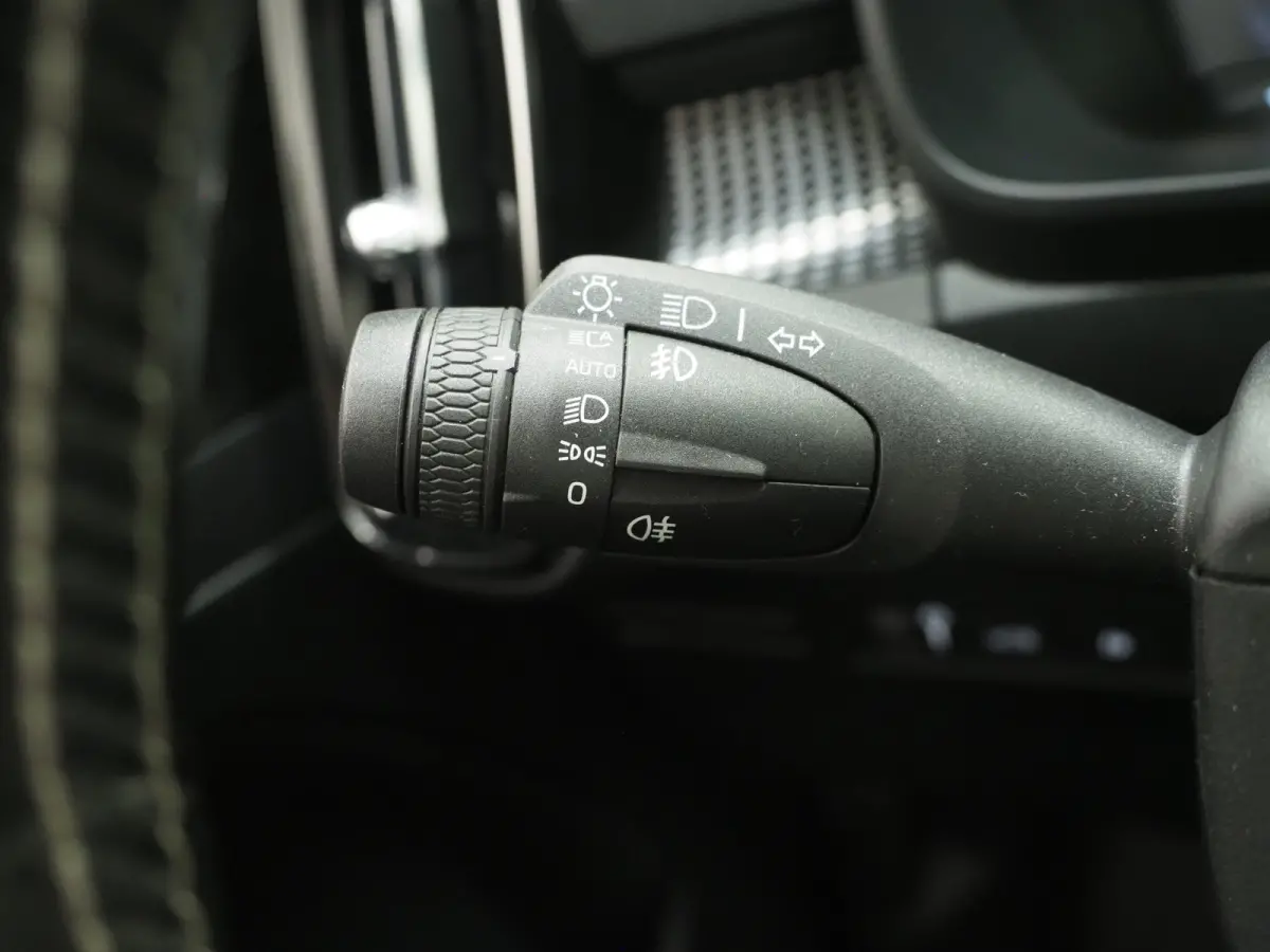 1.5 T5 R-Design | Panoramadak | Leder | Trekhaak | Harman/Kardon | Keyless | Camera | Carplay