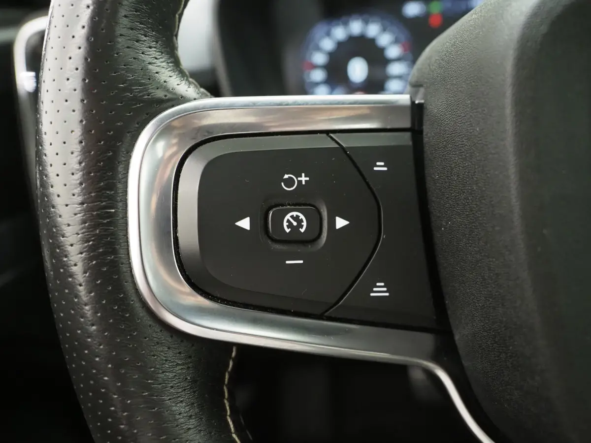 1.5 T5 R-Design | Panoramadak | Leder | Trekhaak | Harman/Kardon | Keyless | Camera | Carplay