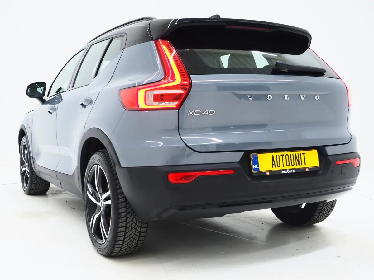 1.5 T5 R-Design | Panoramadak | Leder | Trekhaak | Harman/Kardon | Keyless | Camera | Carplay
