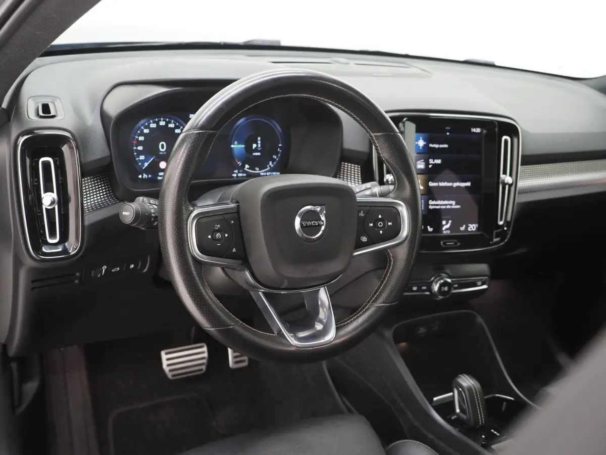 1.5 T5 R-Design | Panoramadak | Leder | Trekhaak | Harman/Kardon | Keyless | Camera | Carplay