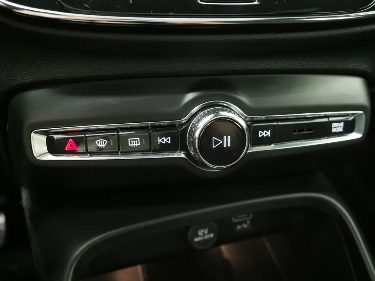 1.5 T5 R-Design | Panoramadak | Leder | Trekhaak | Harman/Kardon | Keyless | Camera | Carplay