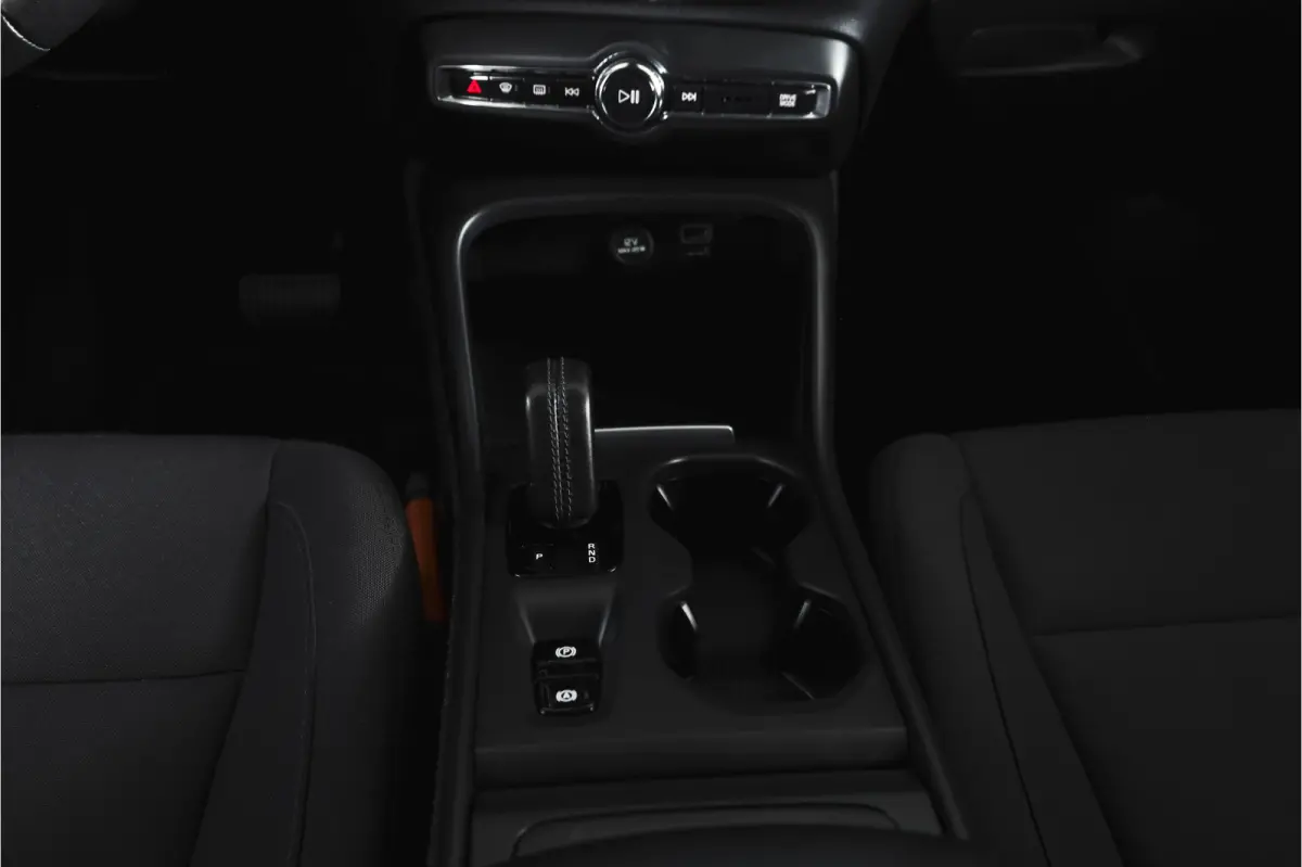 1.5 T3 Business Pro 164 PK | Elek. Trekhaak | Dig. Cockpit | Adapt. Cruise | PDC | NAV + App. Connect | ECC | Elek. Klep | LM 18" |