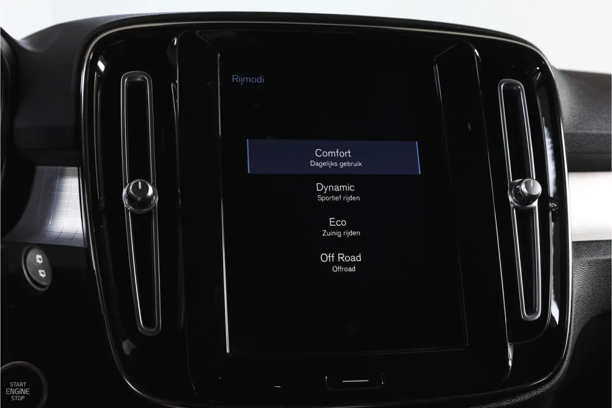 1.5 T3 Business Pro 164 PK | Elek. Trekhaak | Dig. Cockpit | Adapt. Cruise | PDC | NAV + App. Connect | ECC | Elek. Klep | LM 18" |
