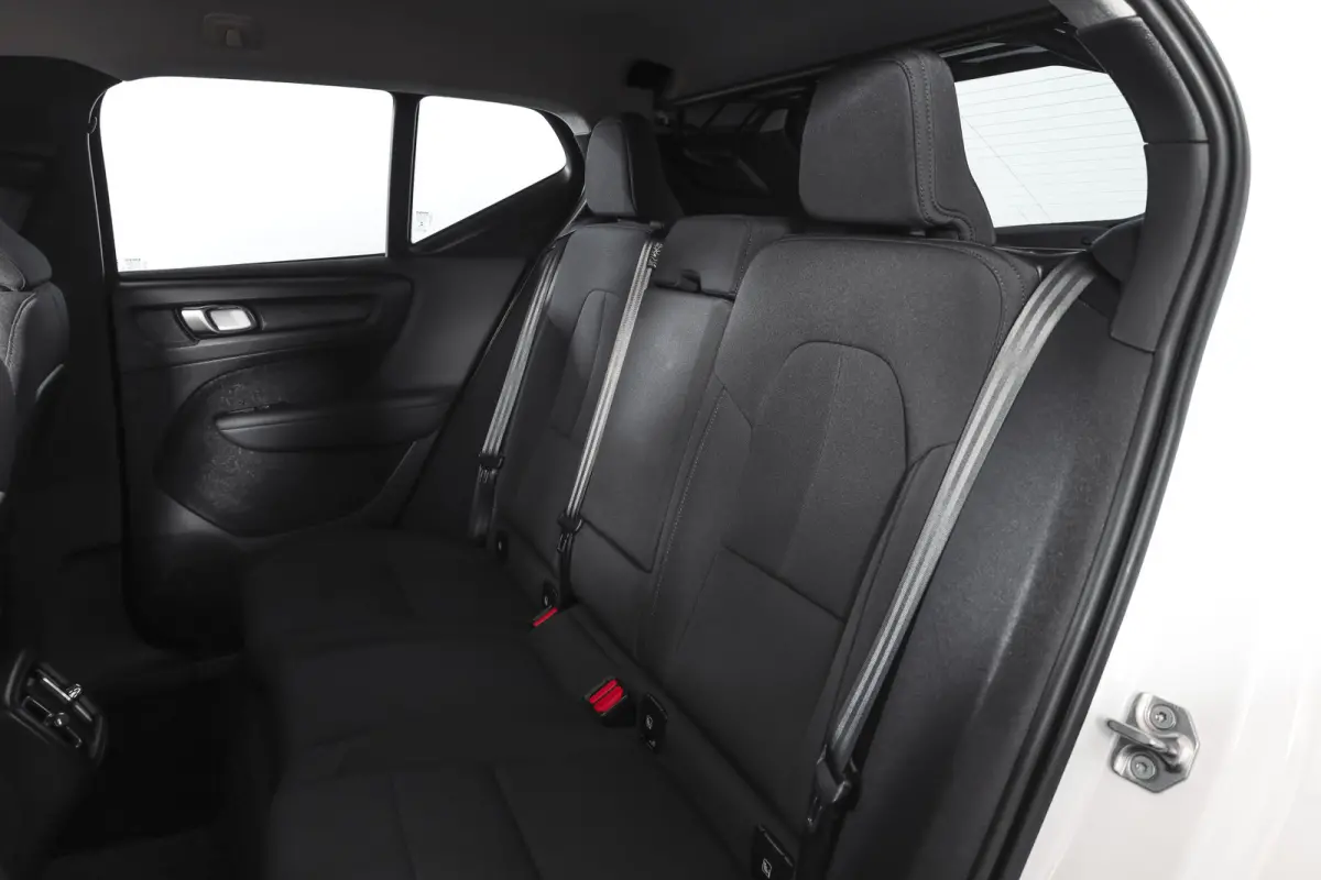 1.5 T3 Business Pro 164 PK | Elek. Trekhaak | Dig. Cockpit | Adapt. Cruise | PDC | NAV + App. Connect | ECC | Elek. Klep | LM 18" |