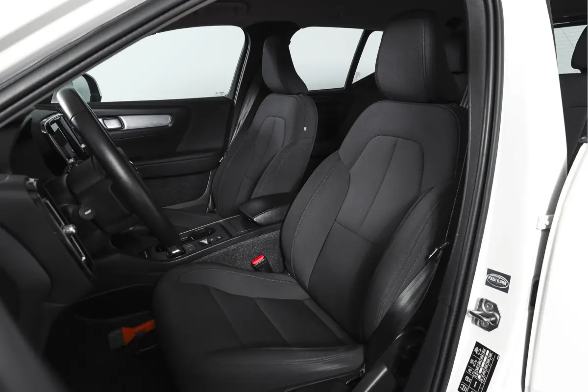 1.5 T3 Business Pro 164 PK | Elek. Trekhaak | Dig. Cockpit | Adapt. Cruise | PDC | NAV + App. Connect | ECC | Elek. Klep | LM 18" |