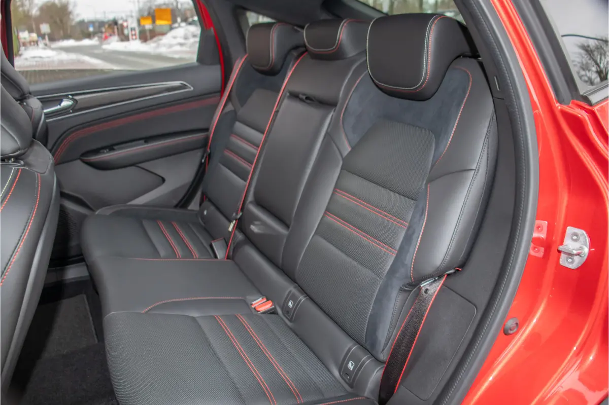 1.6 E-Tech R.S. Line, Origineel NL, Bose, Trekhaak, Adaptive Cruise, Carplay, Stoel & Stuurverwarming, Full LED, Camera.