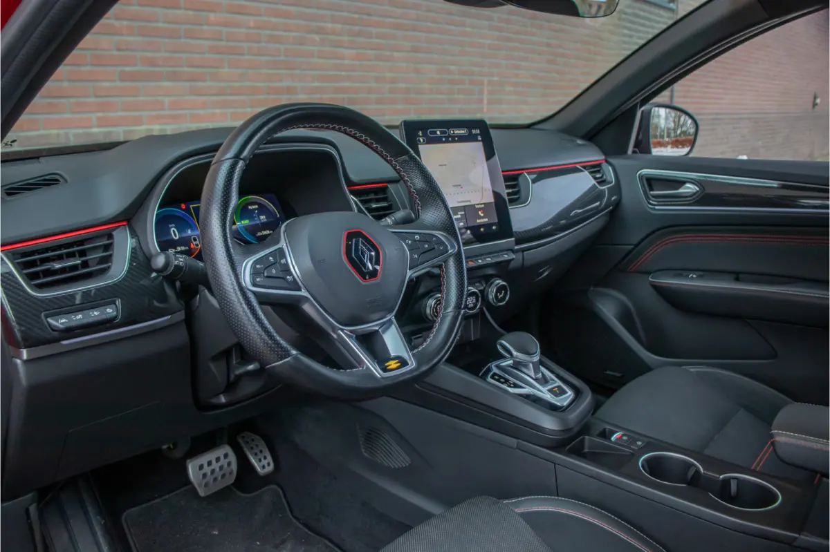 1.6 E-Tech R.S. Line, Origineel NL, Bose, Trekhaak, Adaptive Cruise, Carplay, Stoel & Stuurverwarming, Full LED, Camera.