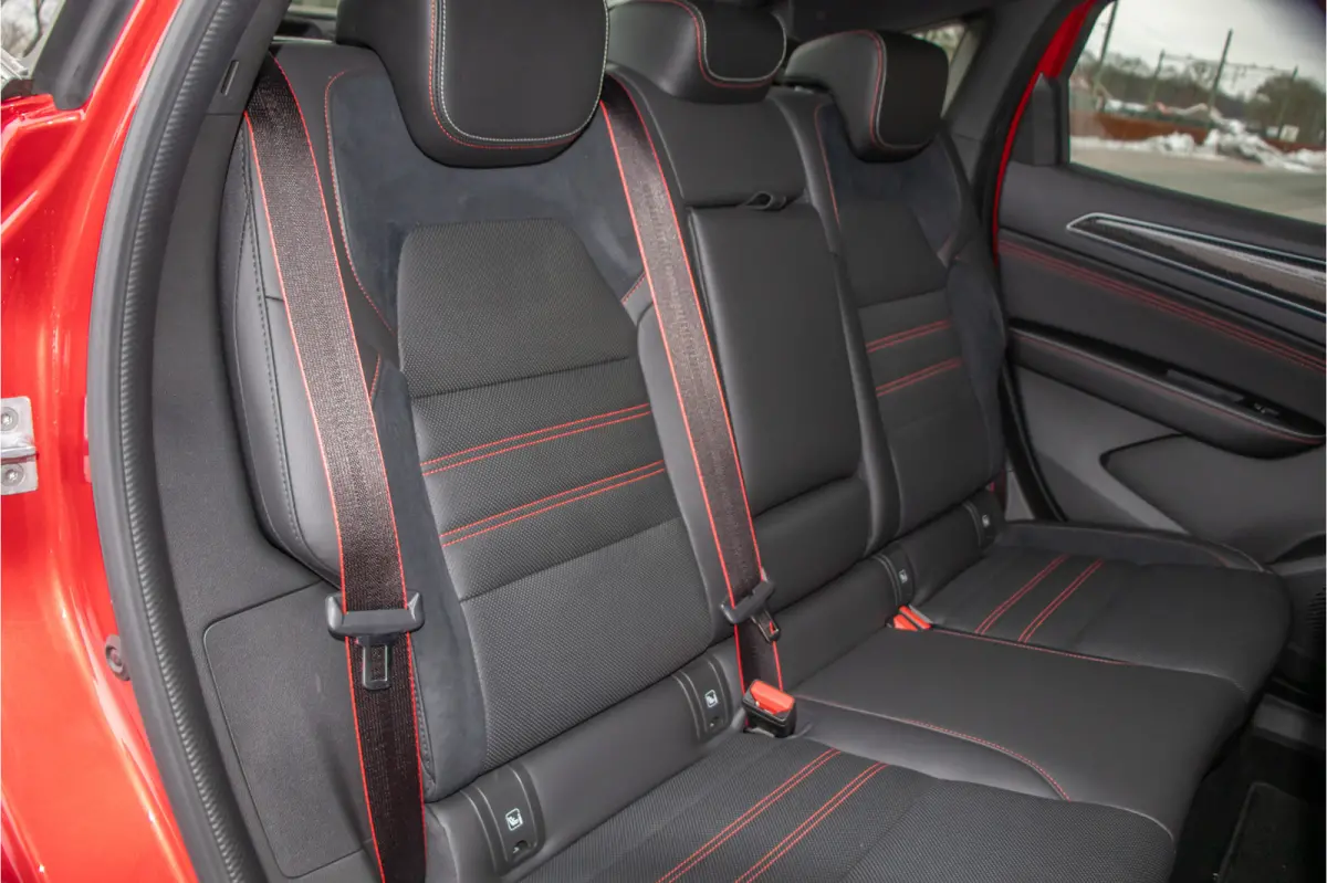 1.6 E-Tech R.S. Line, Origineel NL, Bose, Trekhaak, Adaptive Cruise, Carplay, Stoel & Stuurverwarming, Full LED, Camera.
