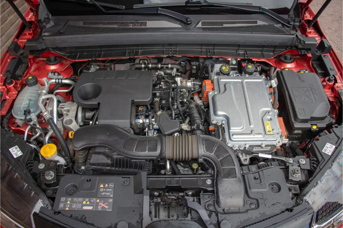 1.6 E-Tech R.S. Line, Origineel NL, Bose, Trekhaak, Adaptive Cruise, Carplay, Stoel & Stuurverwarming, Full LED, Camera.