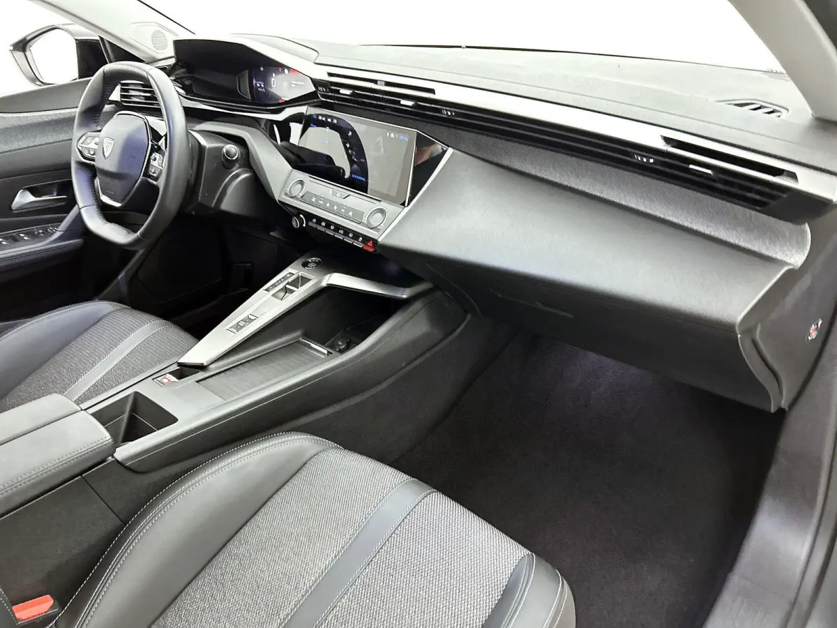 Allure Hybrid 145pk Automaat | Lage kilometerstand | Navigatie via draadloze Apple Carplay / Android auto | 360° Camera | Climate Control | Adaptieve Cruise Control | Parkeersensoren v+a | 