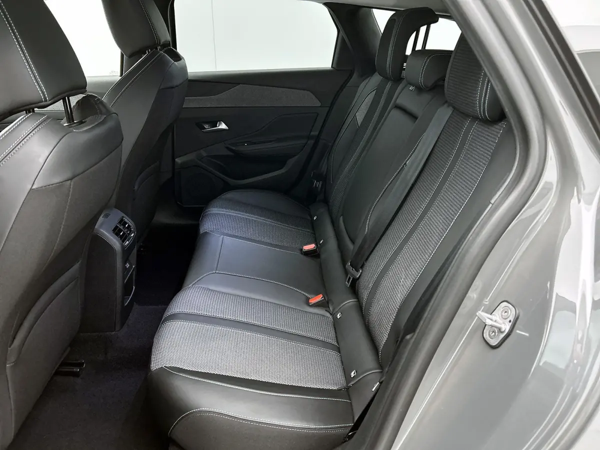 Allure Hybrid 145pk Automaat | Lage kilometerstand | Navigatie via draadloze Apple Carplay / Android auto | 360° Camera | Climate Control | Adaptieve Cruise Control | Parkeersensoren v+a | 