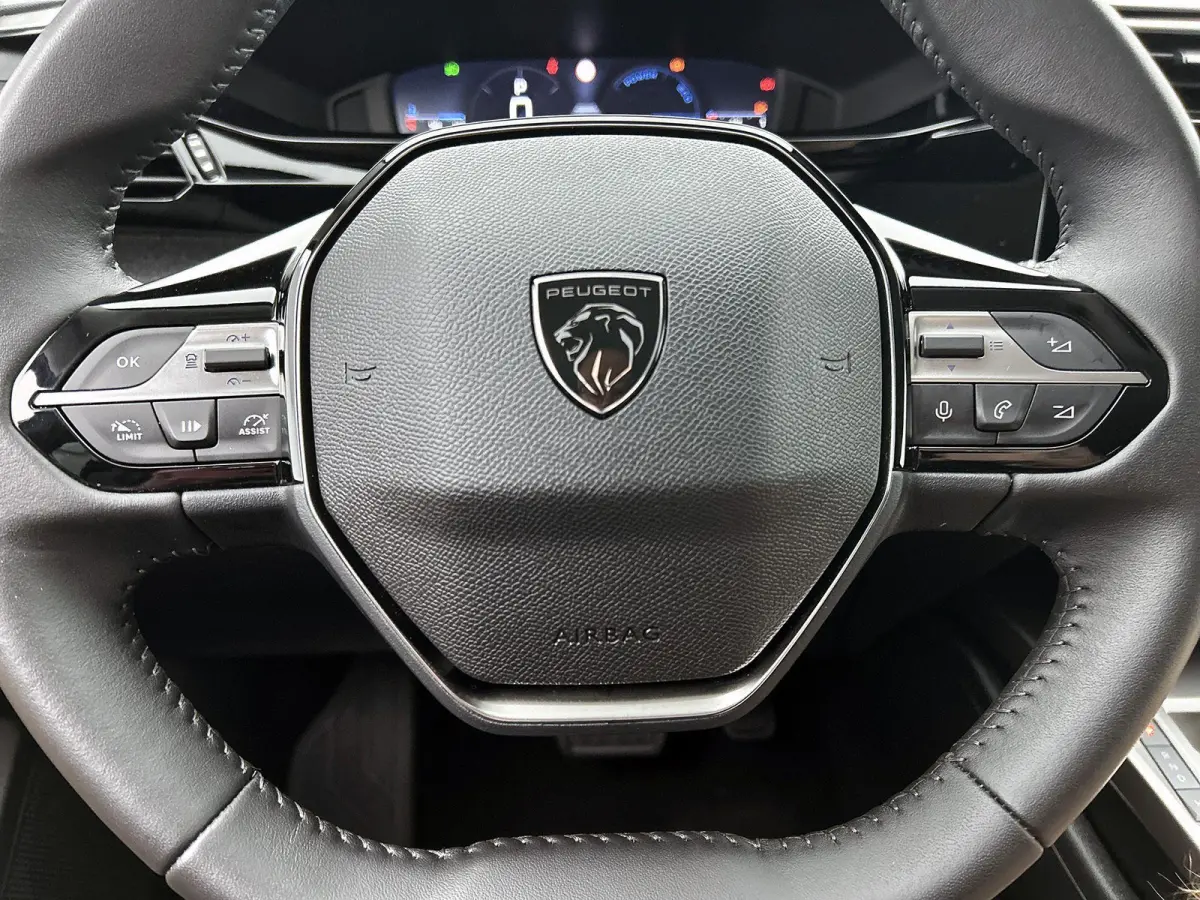 Allure Hybrid 145pk Automaat | Lage kilometerstand | Navigatie via draadloze Apple Carplay / Android auto | 360° Camera | Climate Control | Adaptieve Cruise Control | Parkeersensoren v+a | 