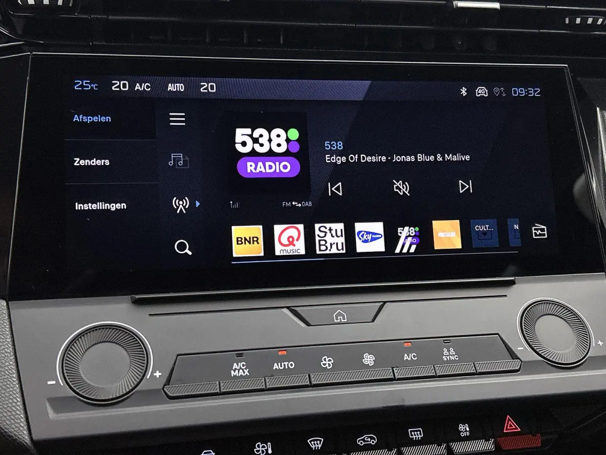 Allure Hybrid 145pk Automaat | Lage kilometerstand | Navigatie via draadloze Apple Carplay / Android auto | 360° Camera | Climate Control | Adaptieve Cruise Control | Parkeersensoren v+a | 