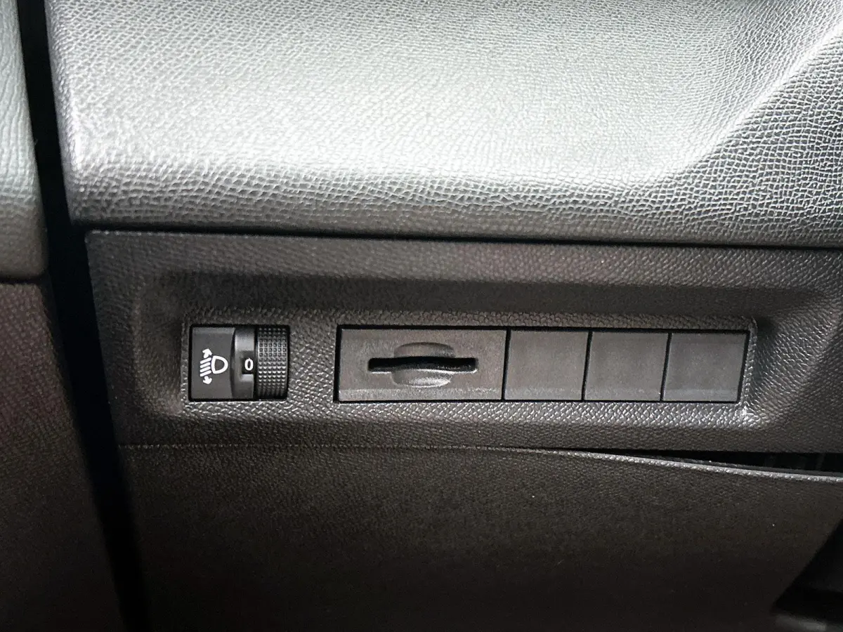 Allure Hybrid 145pk Automaat | Lage kilometerstand | Navigatie via draadloze Apple Carplay / Android auto | 360° Camera | Climate Control | Adaptieve Cruise Control | Parkeersensoren v+a | 