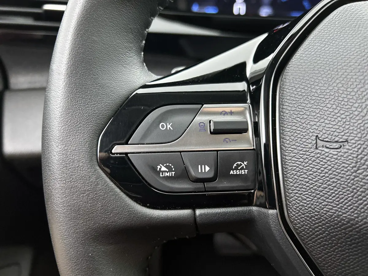 Allure Hybrid 145pk Automaat | Lage kilometerstand | Navigatie via draadloze Apple Carplay / Android auto | 360° Camera | Climate Control | Adaptieve Cruise Control | Parkeersensoren v+a | 