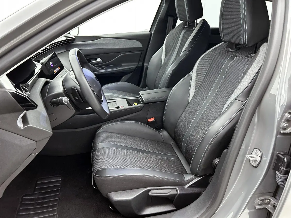Allure Hybrid 145pk Automaat | Lage kilometerstand | Navigatie via draadloze Apple Carplay / Android auto | 360° Camera | Climate Control | Adaptieve Cruise Control | Parkeersensoren v+a | 