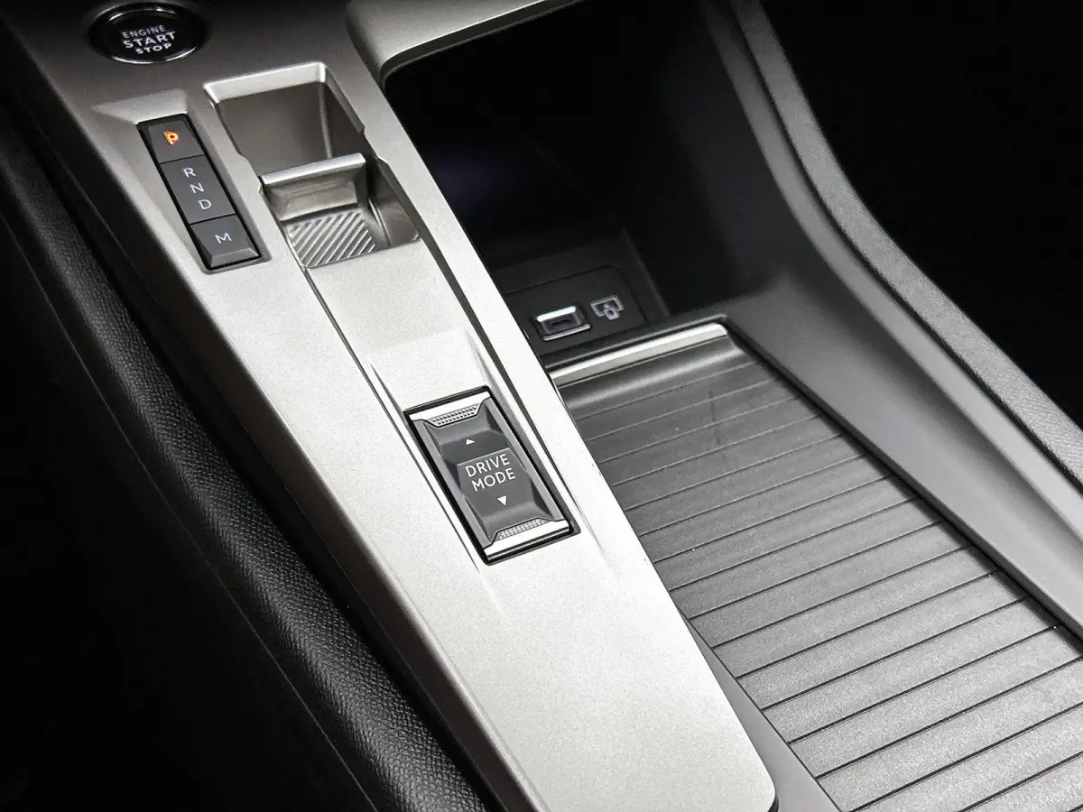 Allure Hybrid 145pk Automaat | Lage kilometerstand | Navigatie via draadloze Apple Carplay / Android auto | 360° Camera | Climate Control | Adaptieve Cruise Control | Parkeersensoren v+a | 