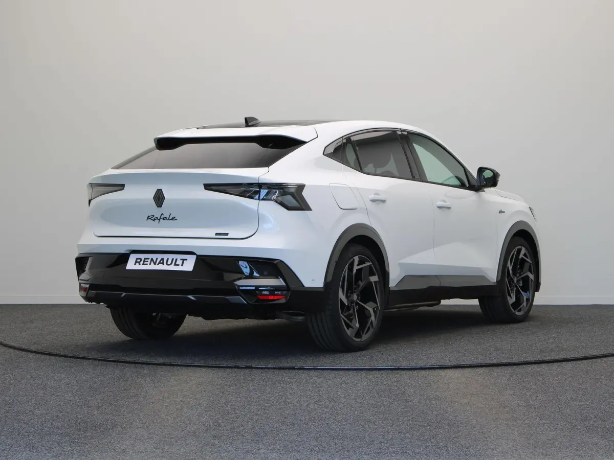 E-Tech 4x4 plug-in hybrid 300pk atelier Alpine | Vijf jaar garantie | Panoramisch dak | Harman Kardon | HUD | Elek. verwarmbaar voorruit |