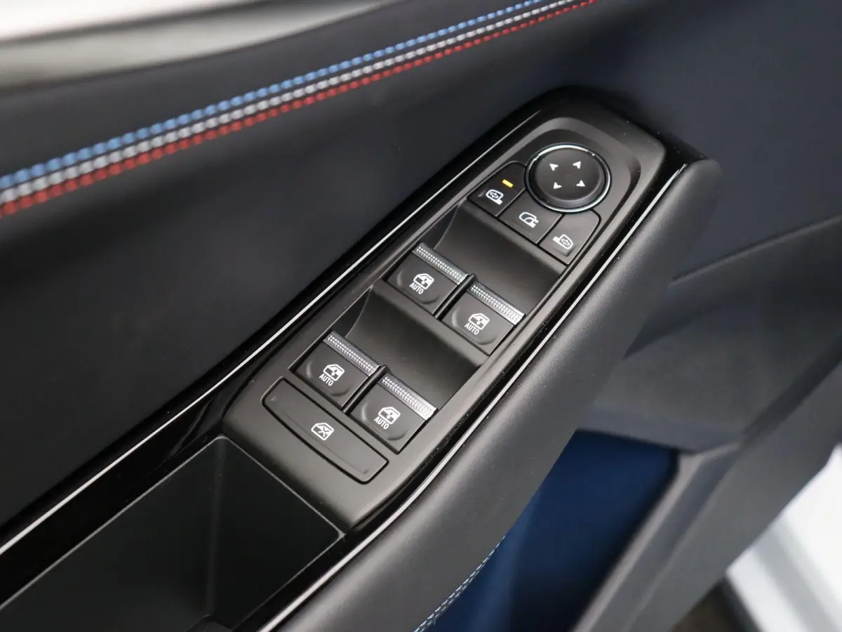 E-Tech 4x4 plug-in hybrid 300pk atelier Alpine | Vijf jaar garantie | Panoramisch dak | Harman Kardon | HUD | Elek. verwarmbaar voorruit |