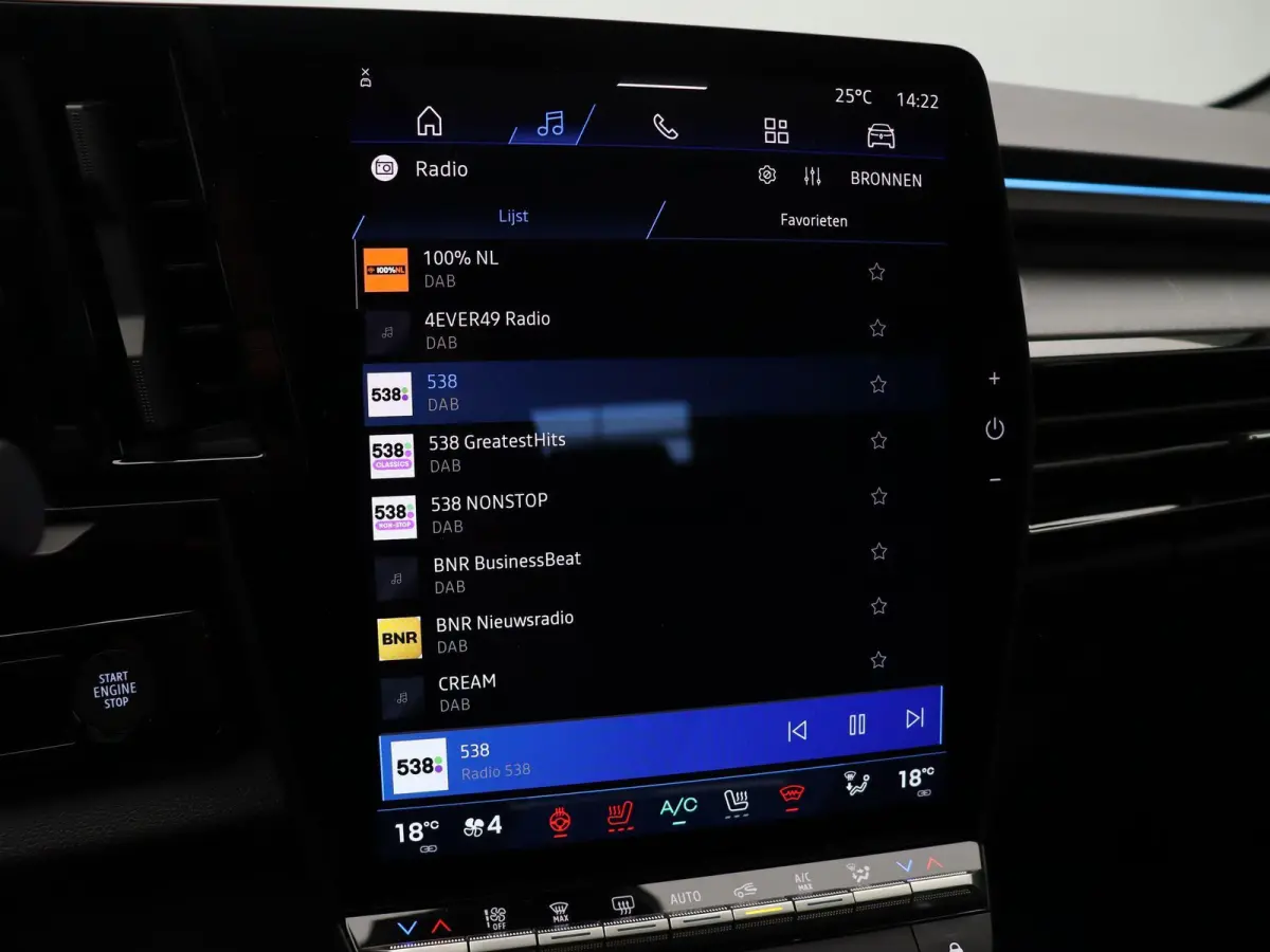 E-Tech 4x4 plug-in hybrid 300pk atelier Alpine | Vijf jaar garantie | Panoramisch dak | Harman Kardon | HUD | Elek. verwarmbaar voorruit |