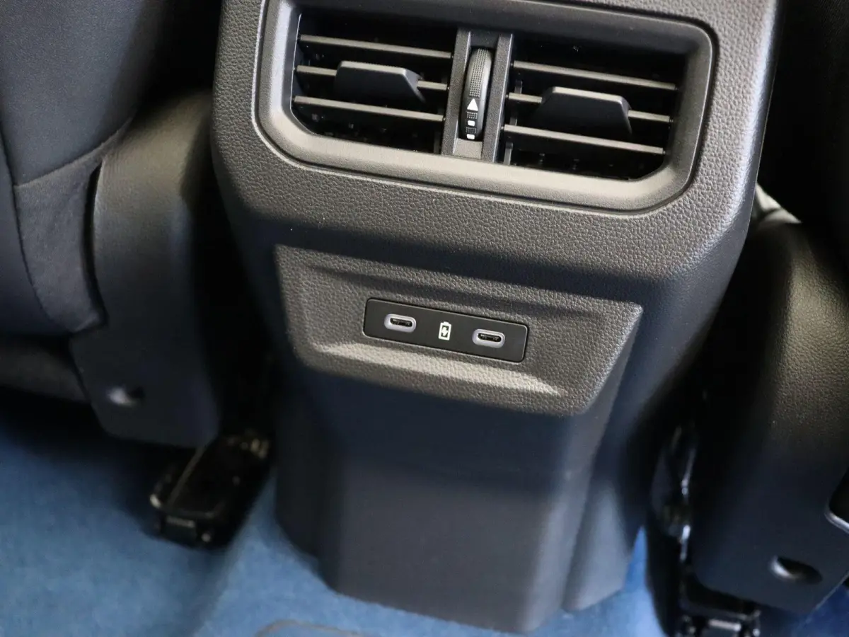E-Tech 4x4 plug-in hybrid 300pk atelier Alpine | Vijf jaar garantie | Panoramisch dak | Harman Kardon | HUD | Elek. verwarmbaar voorruit |