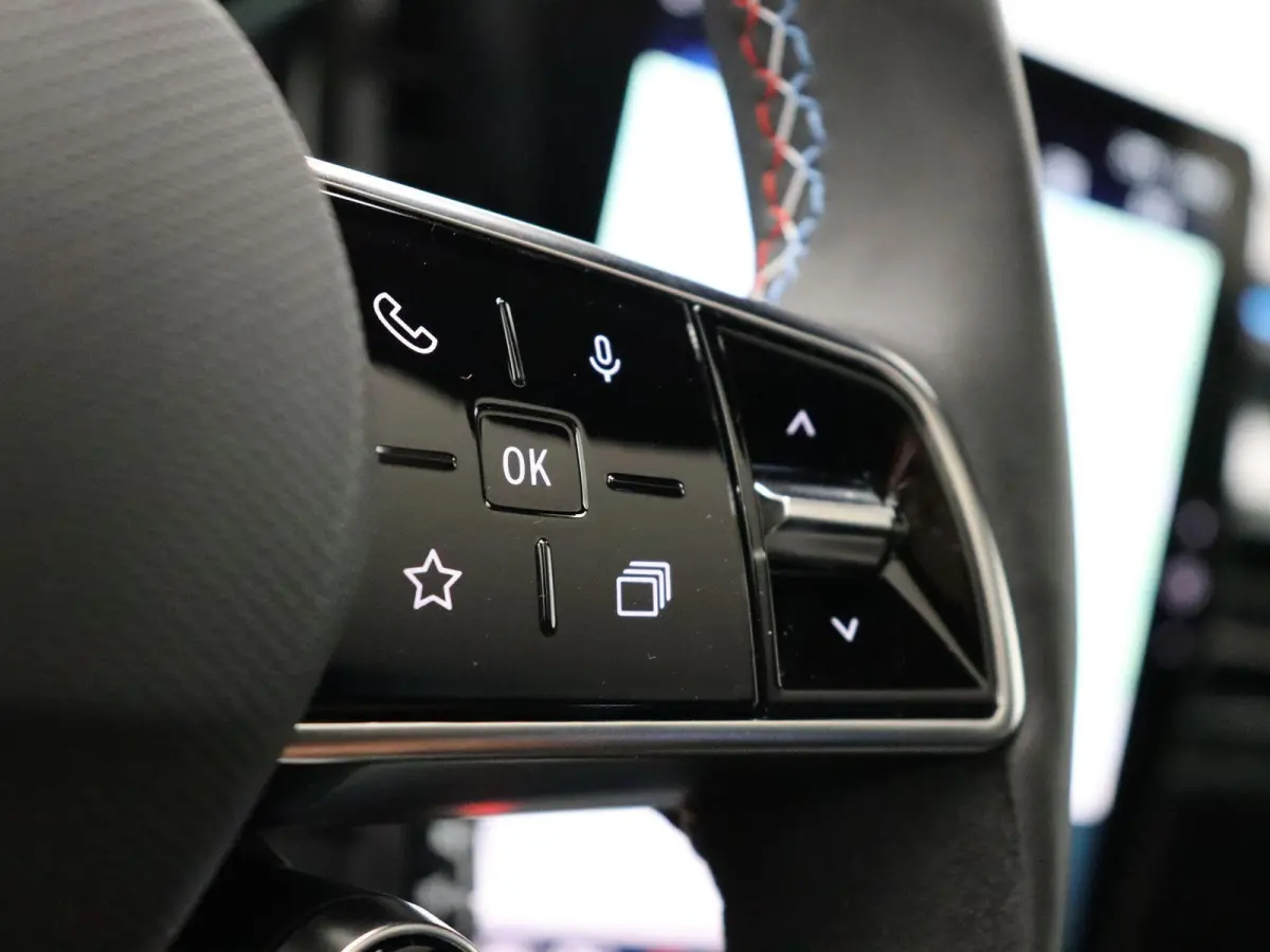 E-Tech 4x4 plug-in hybrid 300pk atelier Alpine | Vijf jaar garantie | Panoramisch dak | Harman Kardon | HUD | Elek. verwarmbaar voorruit |