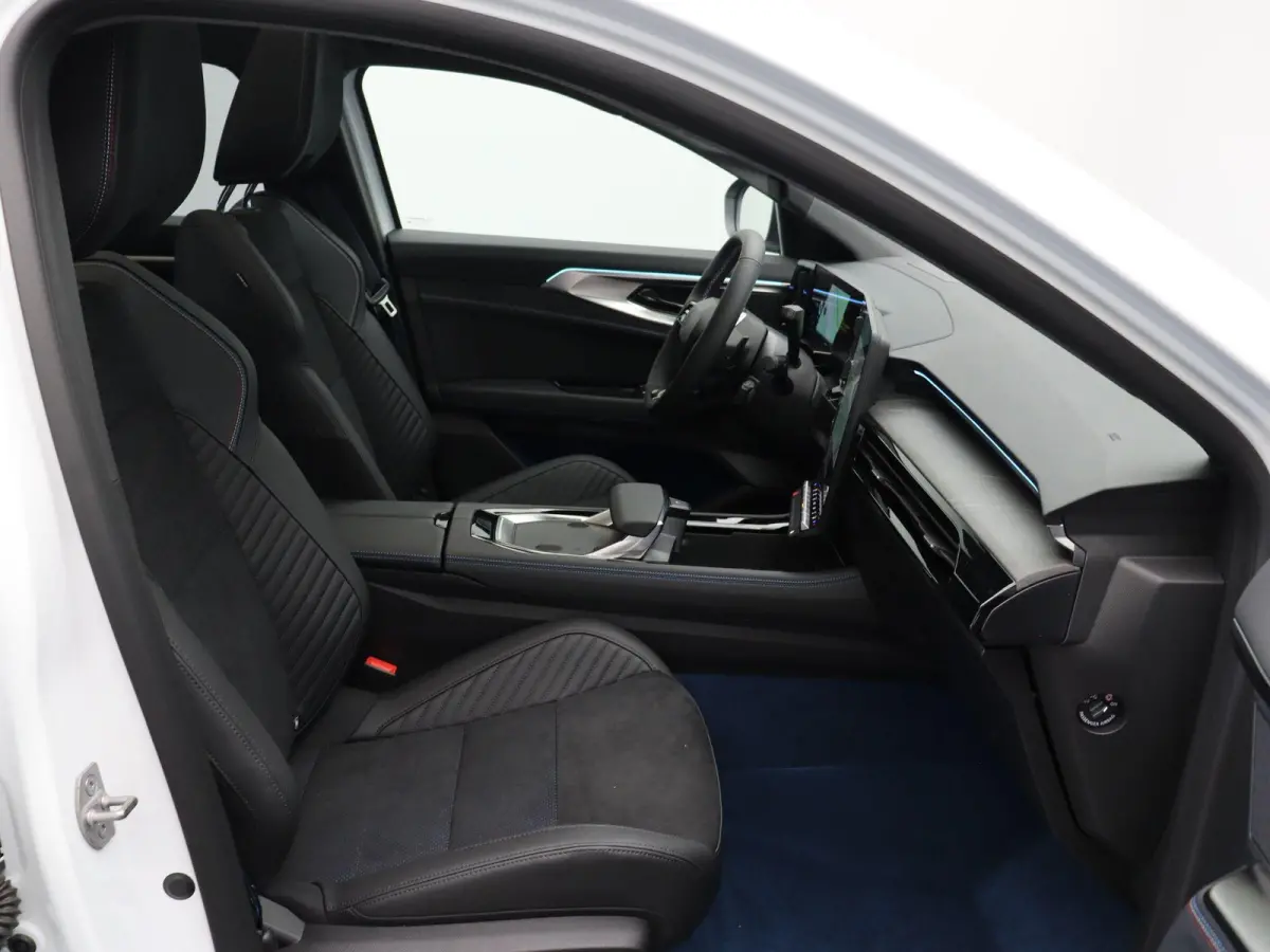 E-Tech 4x4 plug-in hybrid 300pk atelier Alpine | Vijf jaar garantie | Panoramisch dak | Harman Kardon | HUD | Elek. verwarmbaar voorruit |