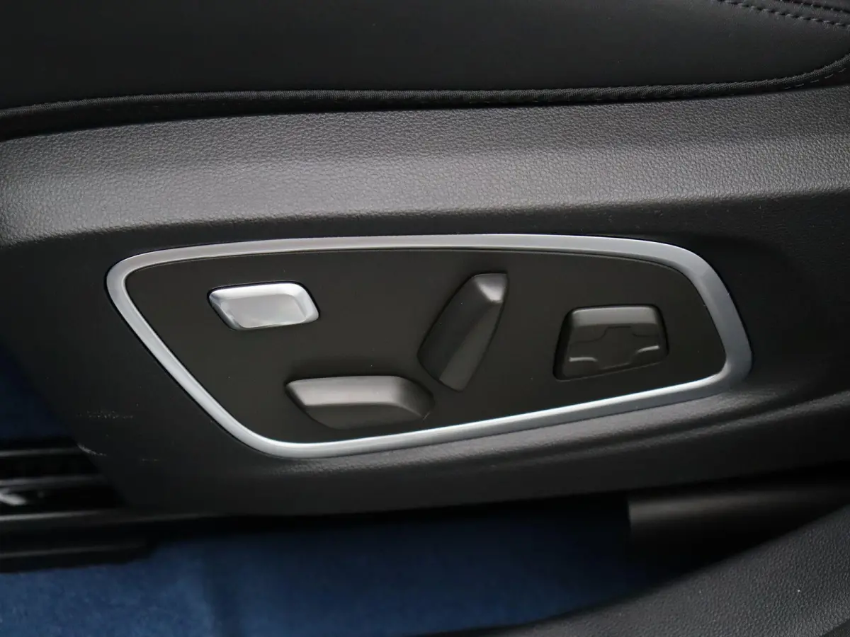 E-Tech 4x4 plug-in hybrid 300pk atelier Alpine | Vijf jaar garantie | Panoramisch dak | Harman Kardon | HUD | Elek. verwarmbaar voorruit |