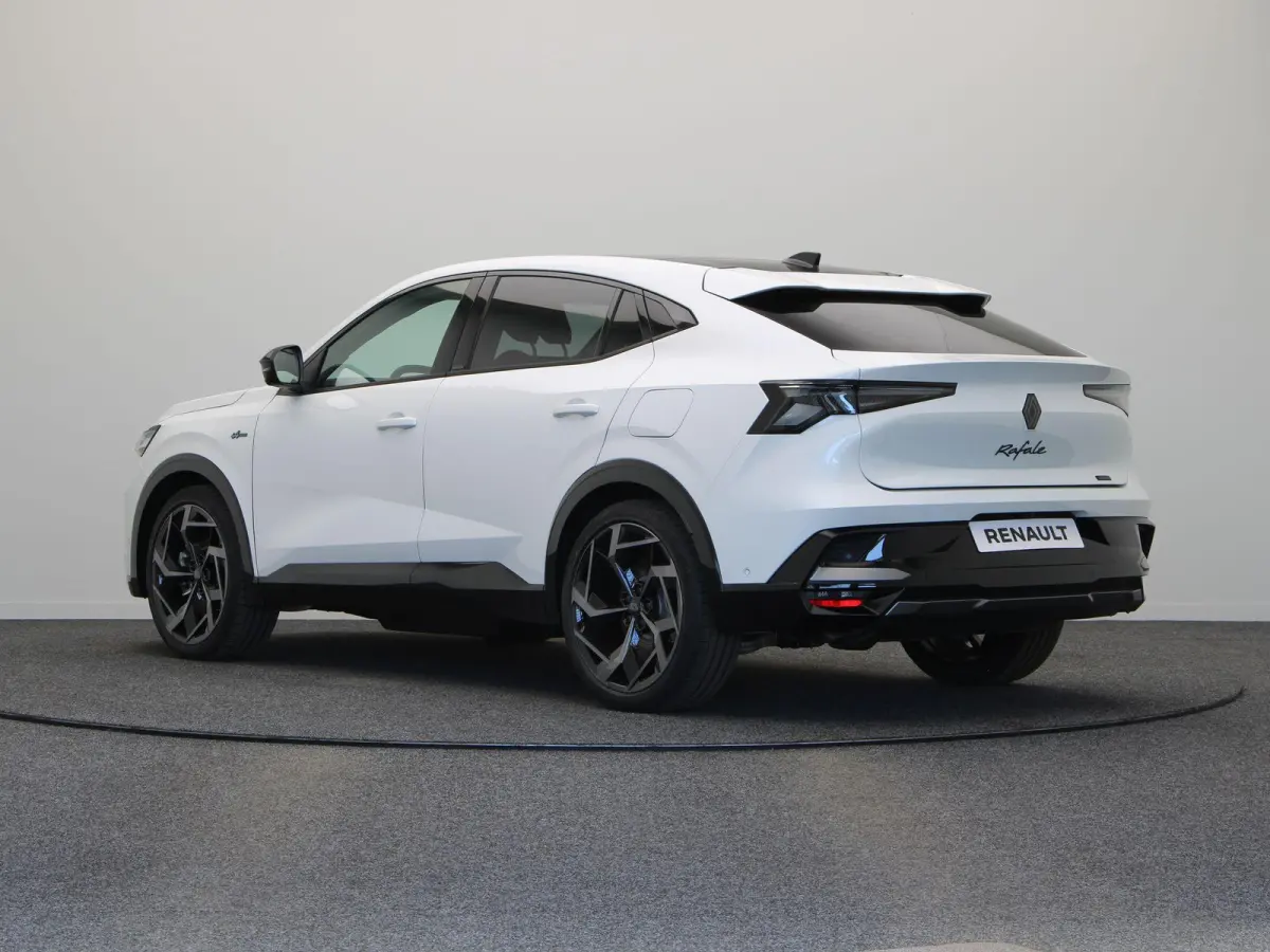 E-Tech 4x4 plug-in hybrid 300pk atelier Alpine | Vijf jaar garantie | Panoramisch dak | Harman Kardon | HUD | Elek. verwarmbaar voorruit |