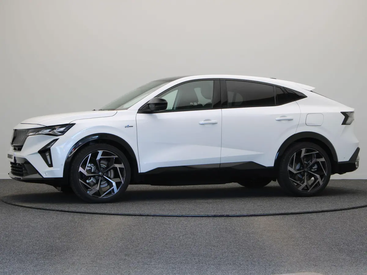 E-Tech 4x4 plug-in hybrid 300pk atelier Alpine | Vijf jaar garantie | Panoramisch dak | Harman Kardon | HUD | Elek. verwarmbaar voorruit |